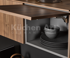 Cuisine moderne avec îlot noir mat et surfaces en bois Noyer Finissons de luxe - 5