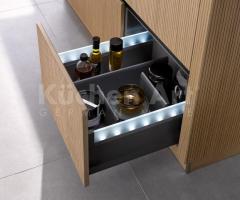 Cuisine avec îlot et bar pour Façades cannelées en chêne Élégant - 4