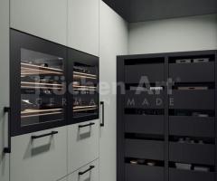 Cuisine Vert Eucalyptus Noir avec porte cachée : L’Élégance au Cœur de Votre Maison - 2