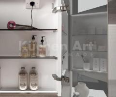 Salle de bains minimaliste avec meuble suspendu en bois clair et vasque intégrée - 3